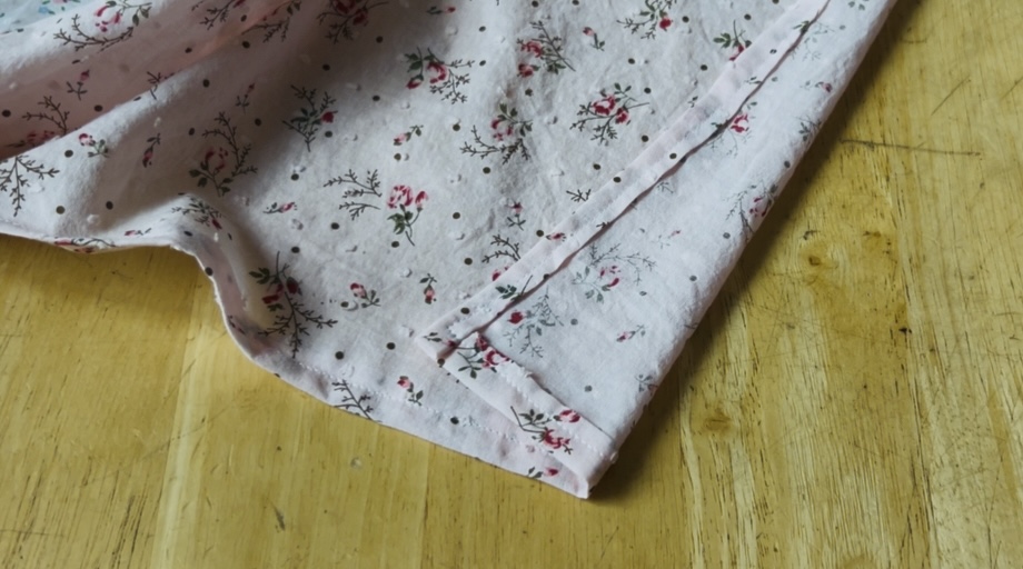 Hem of a waist apron.